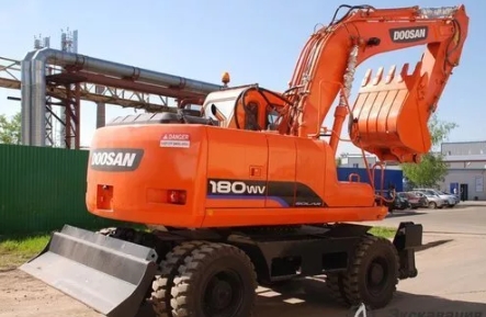 Колесный экскаватор Doosan 180WV