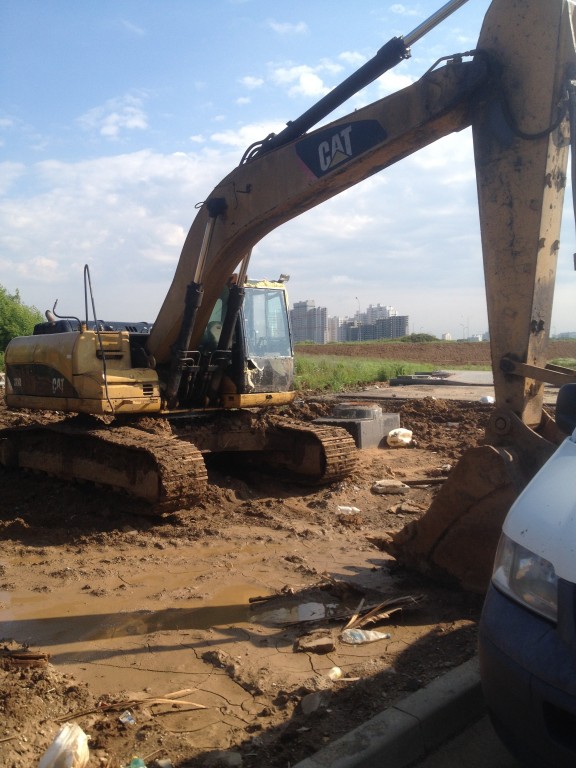 Продам гусеничный экскаватор