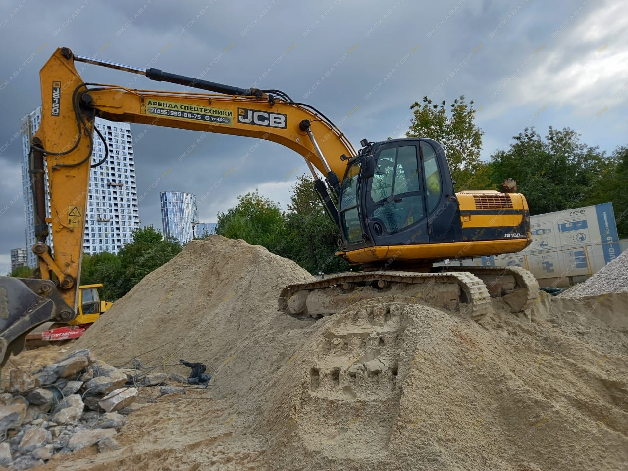 Аренда гусеничного экскаватора JCB JS 160