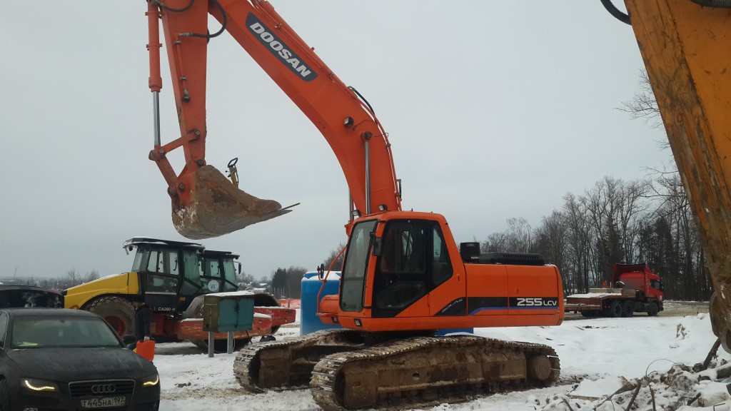 Аренда экскаватора гусенечного