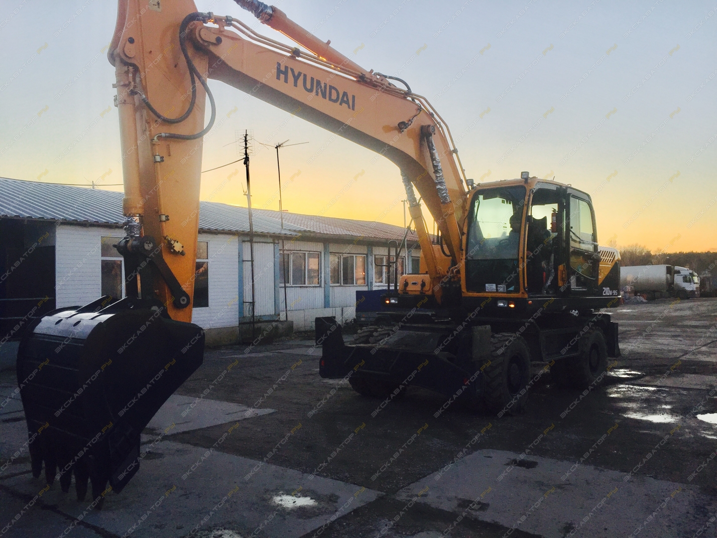 Экскаватор Hyundai R210W-9S