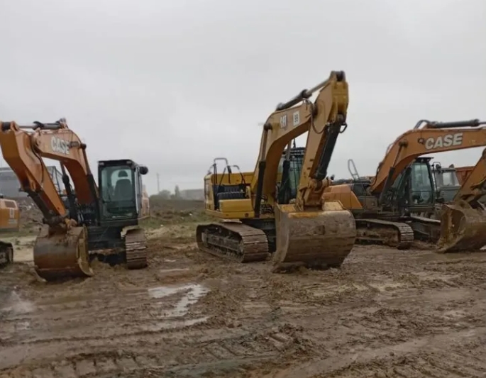 Услуги аренды гусеничного экскаватора