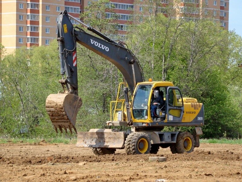 Аренда колесного экскаватора.