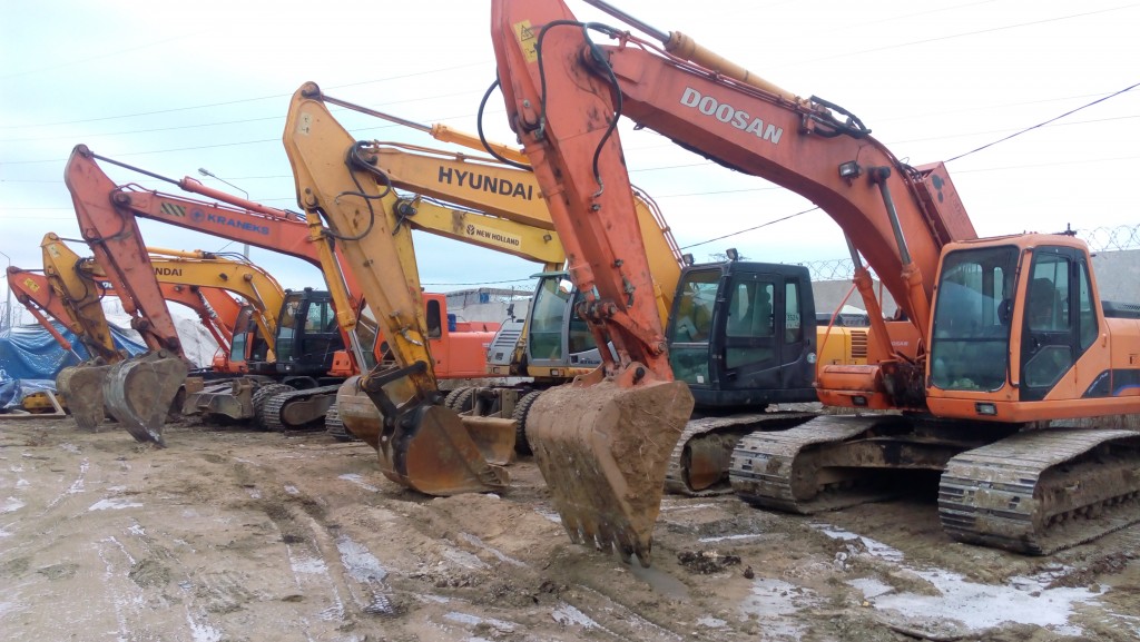 Экскаватор Hyundai Doosan JCB CASE Hitachi