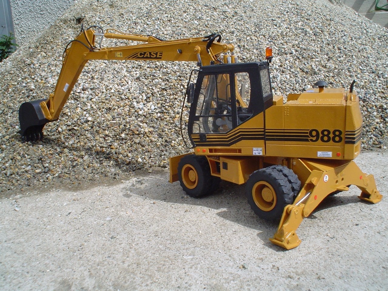 Аренда колесного экскаватора с ковшом 1 м³