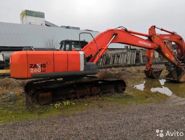 Экскаватор Hitachi ZX240LC-3 в Москве
