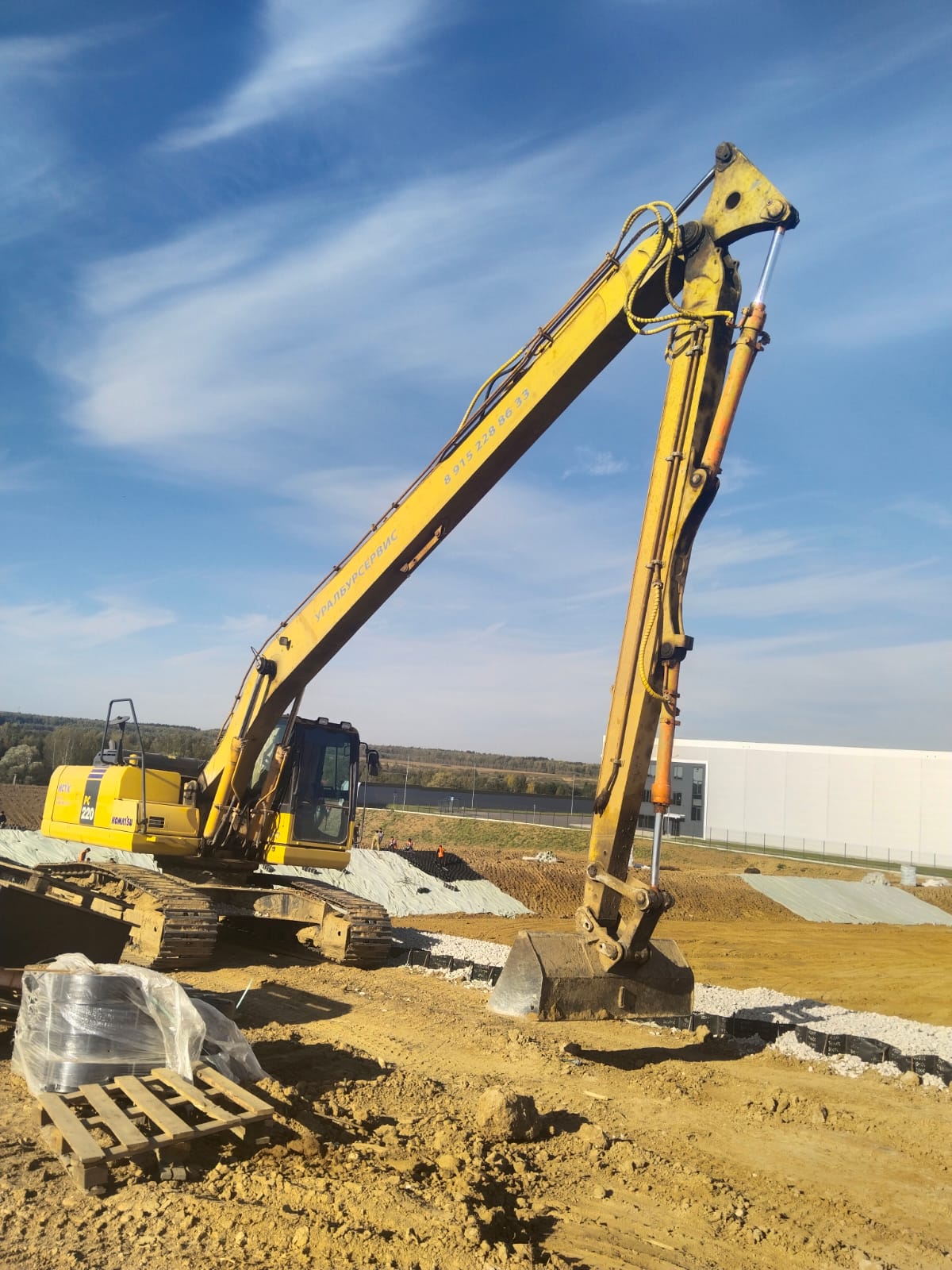 Аренда Длиннорукого гуcеничнoго экcкaвaтора