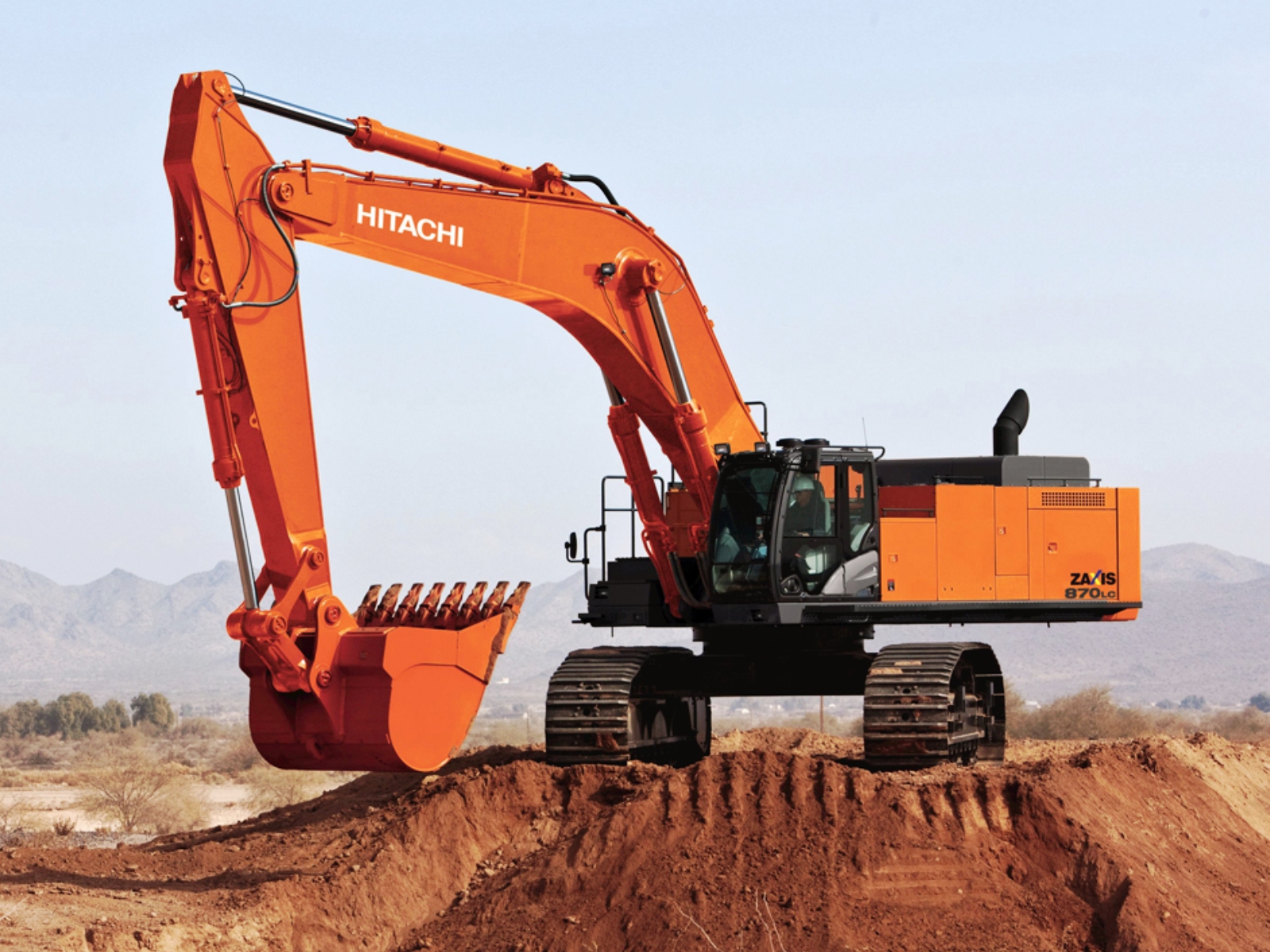 Экскаваторы гусеничные с гидромолотом в аренду.