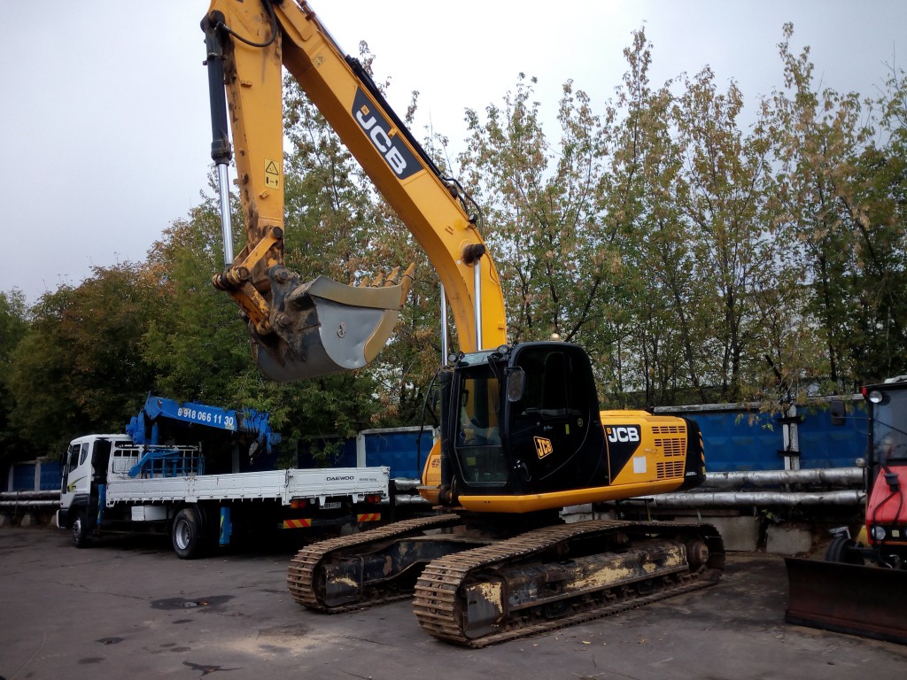 Сдам в аренду гусеничный экскаватор