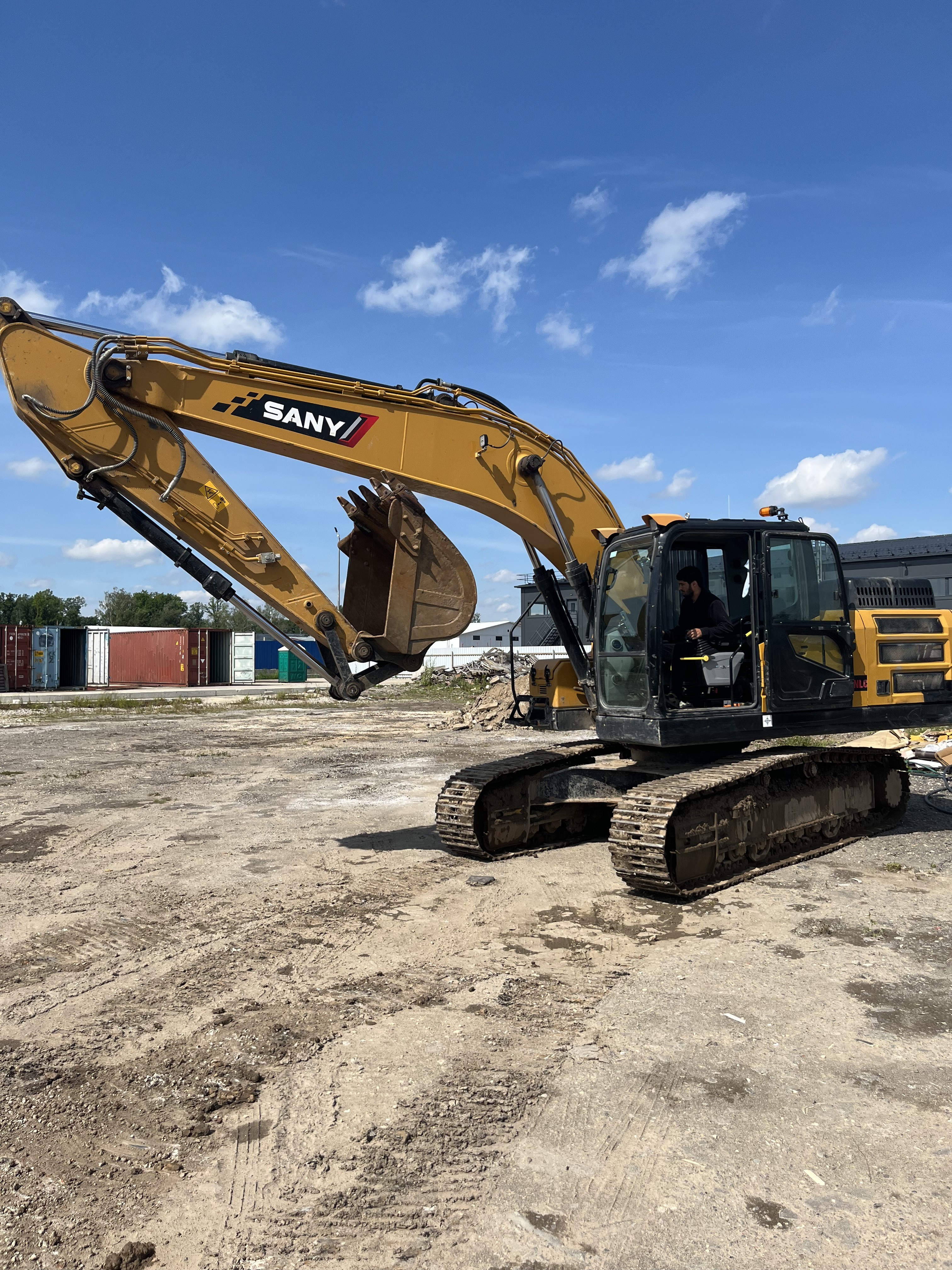 Аренда экскаватора Sani 225