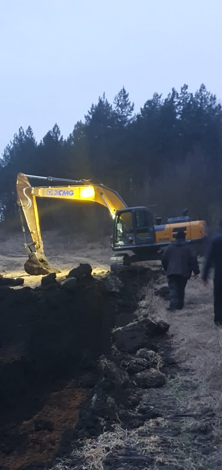 Экскаватор гусеничный в аренду. Копка, планировка.