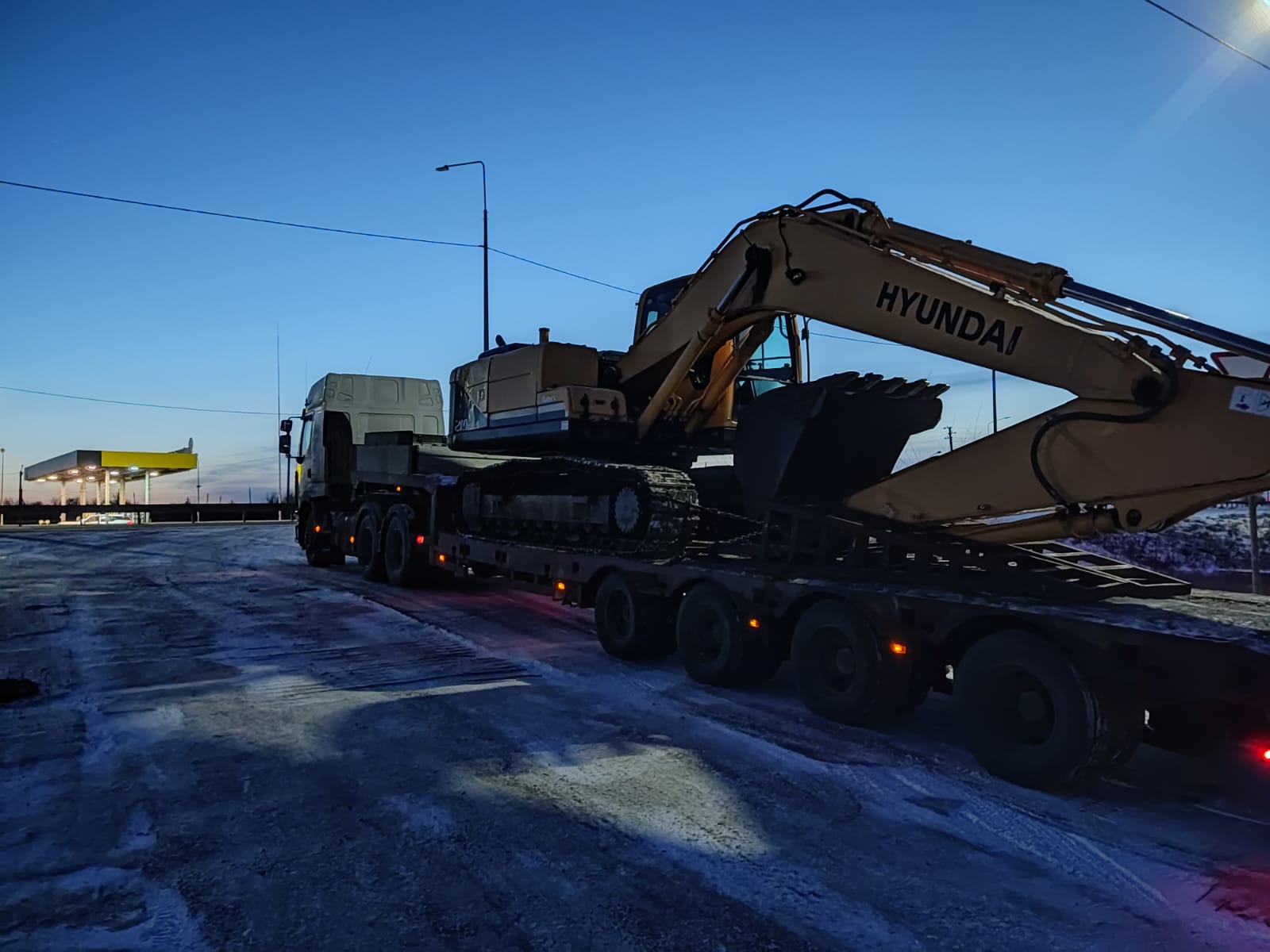 Экскаваторы в аренду. Гусеничные с доставкой.