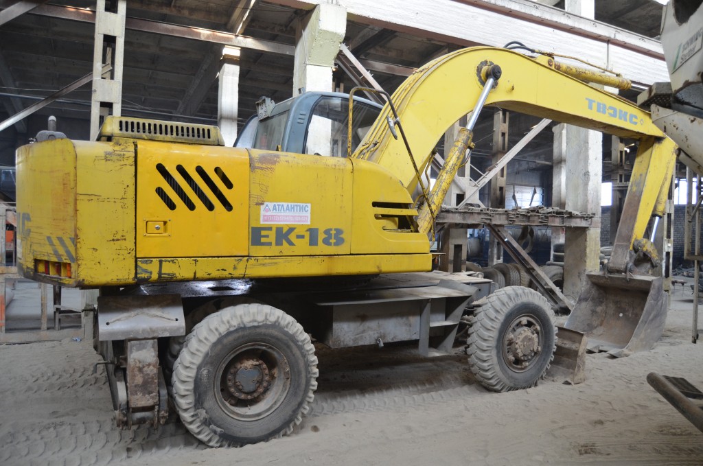 Аренда колесного экскаватора ЕК 18