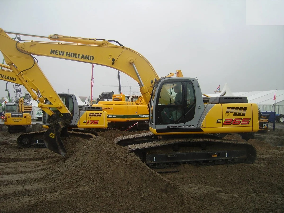 Гусеничные экскаваторы в аренду. Копка.