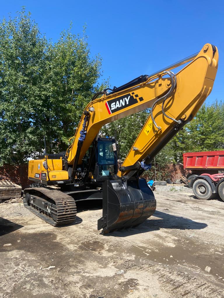 Экскаватор гусеничный в аренду с ямобуром