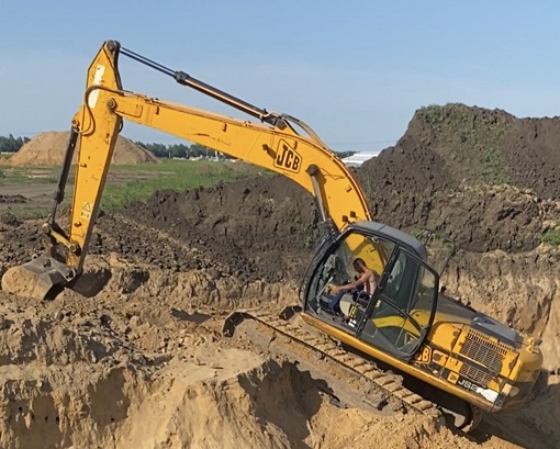 В аренду на длительный срок экскаватор.
