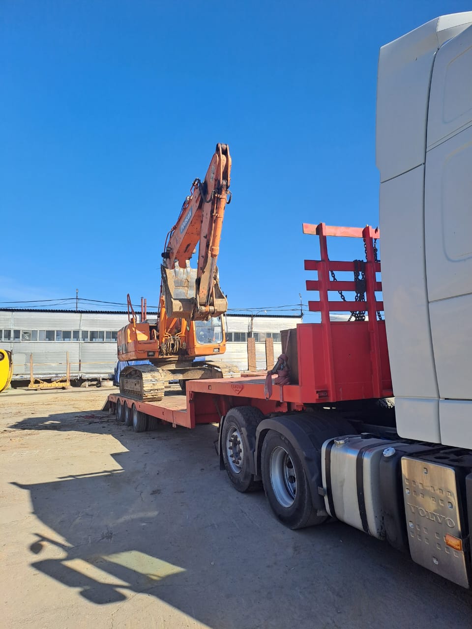 Услуги гусеничного экскаватора