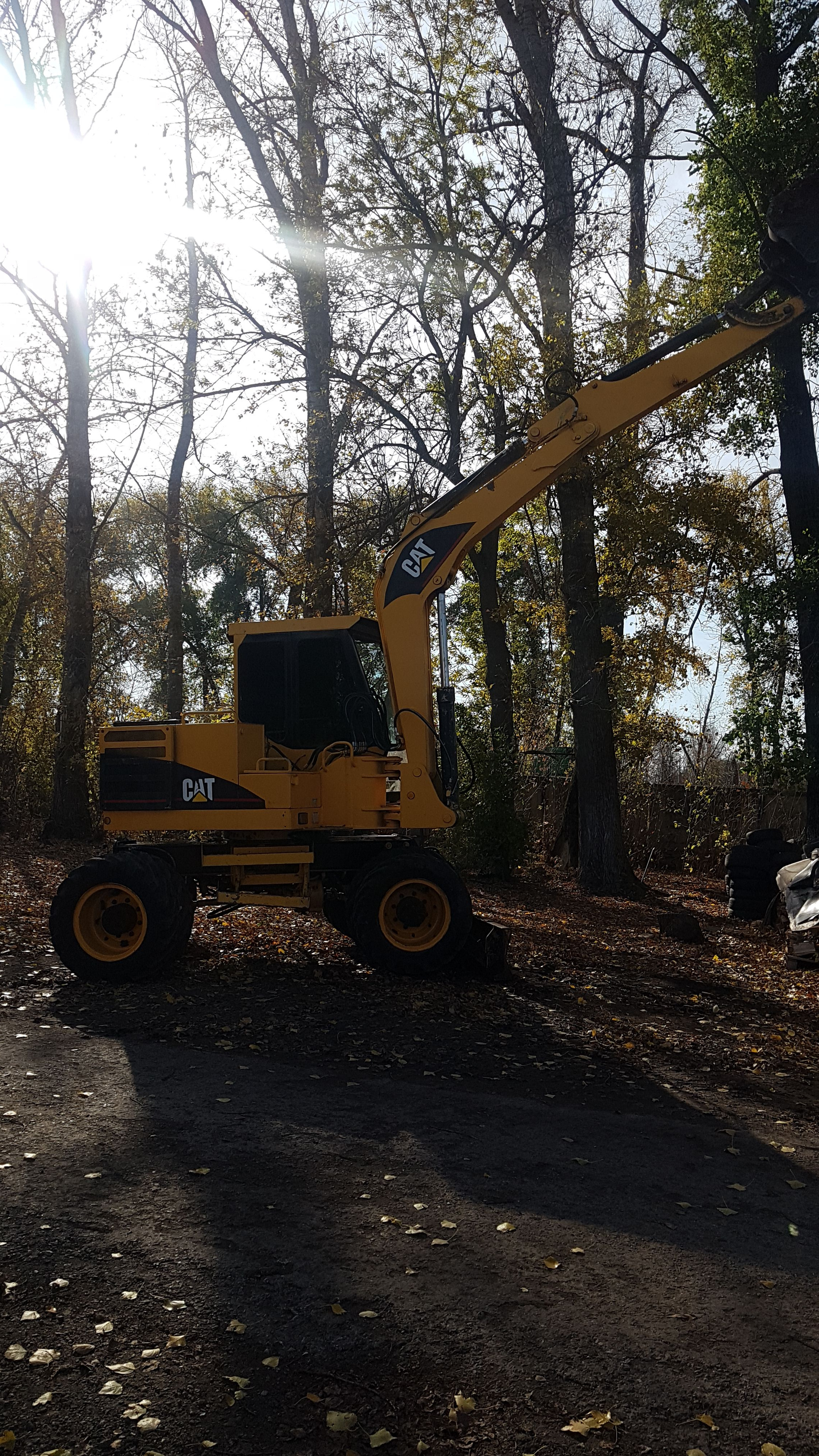 Аренда экскаватора. Копка, демонтаж.