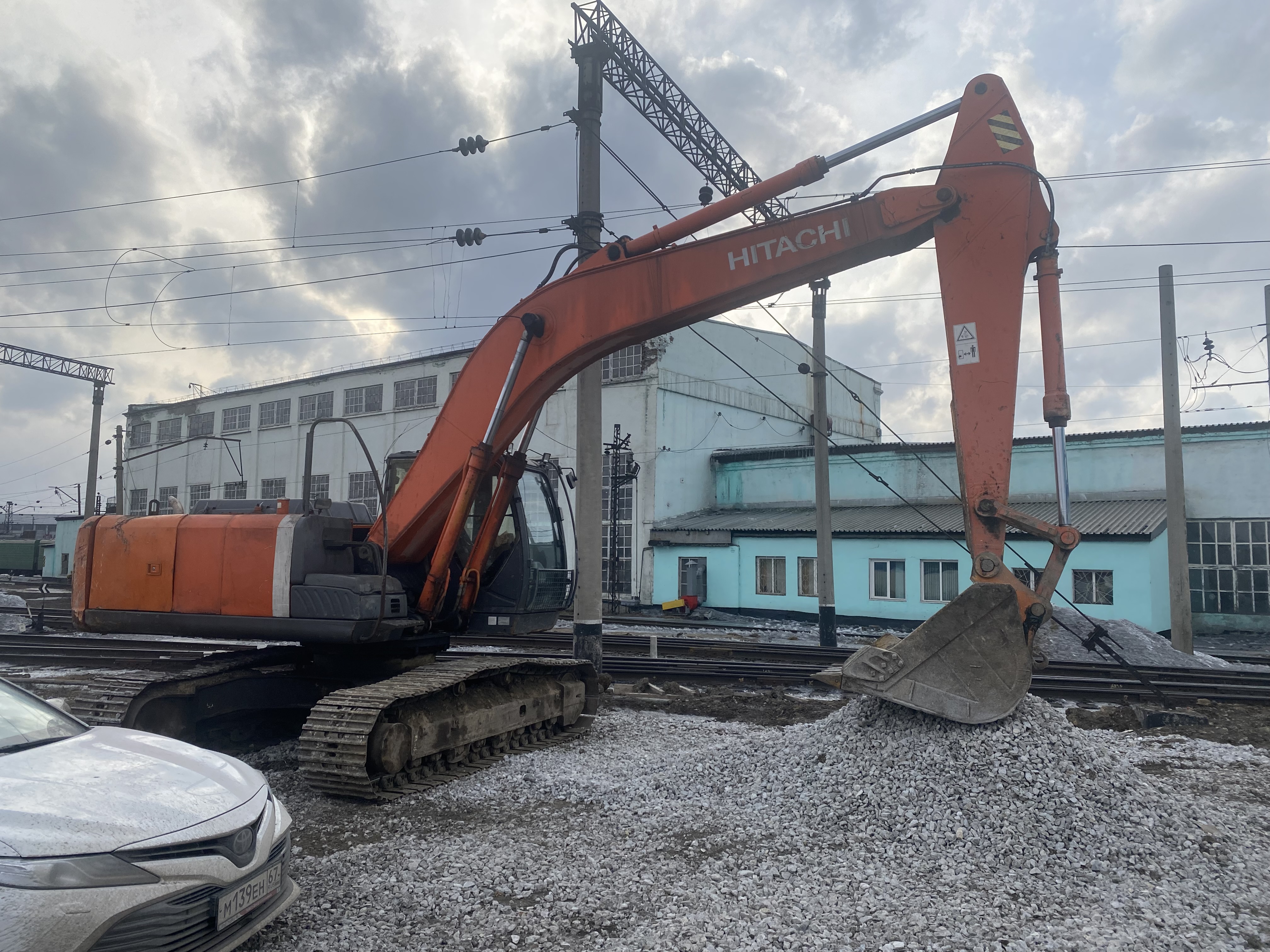 Аренда экскаватор гусеничный, полный поворот.