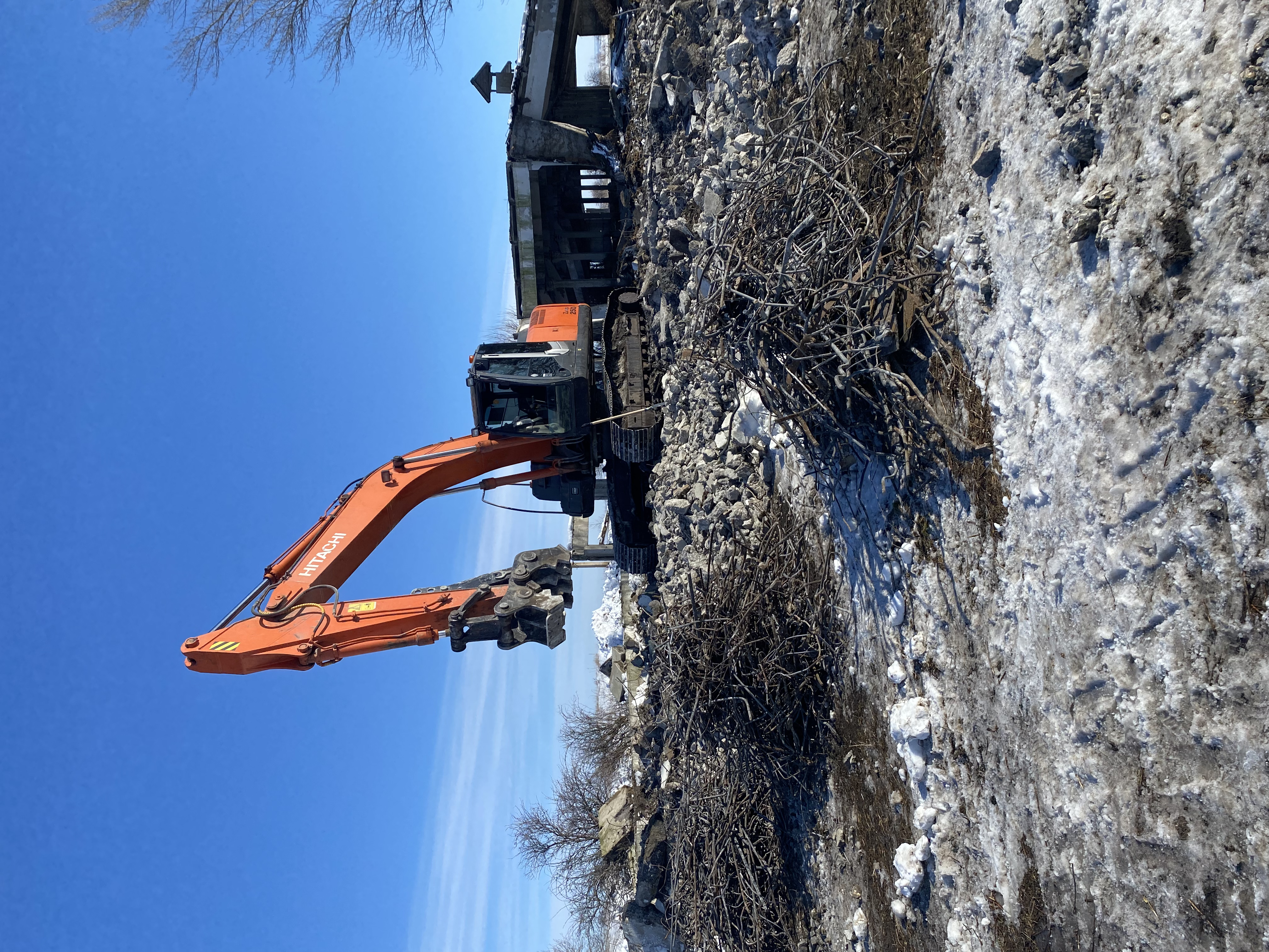 Экскаватор с крашером