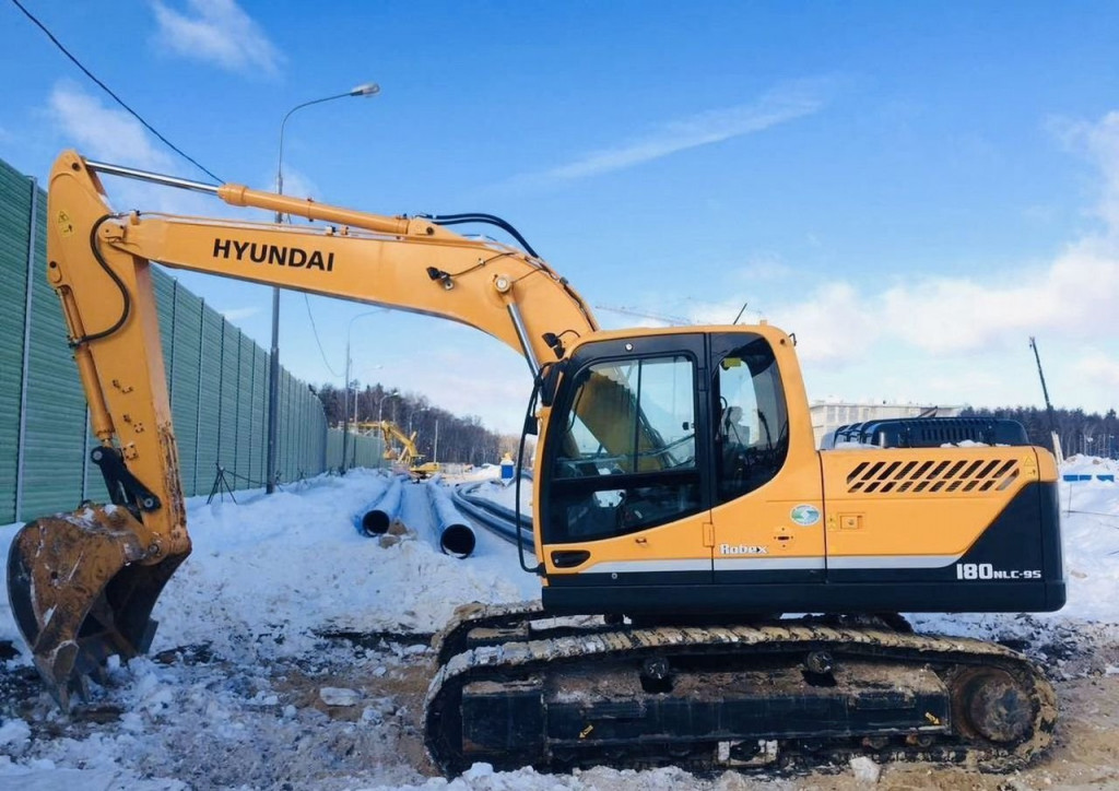 Экскаватор гусеничный полноповоротный габаритный