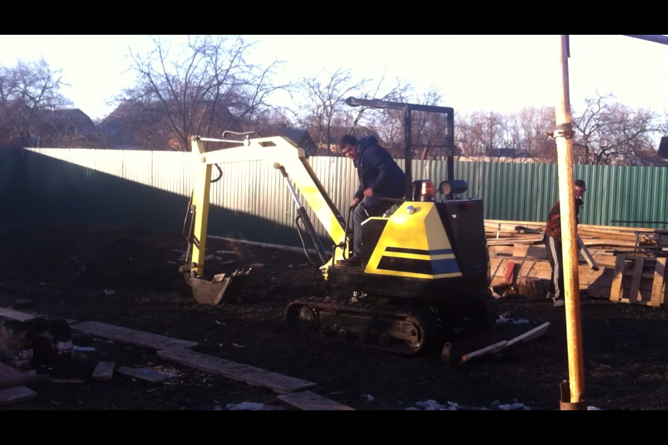 Аренда мини экскаватора в Новомосковске