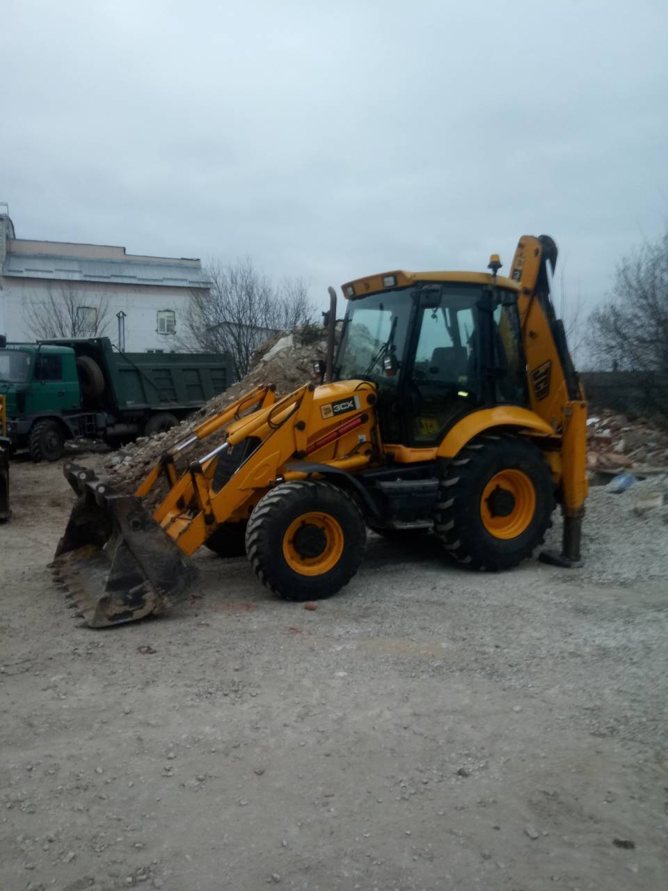 Экскаватор-погрузчик  от собственника Александр