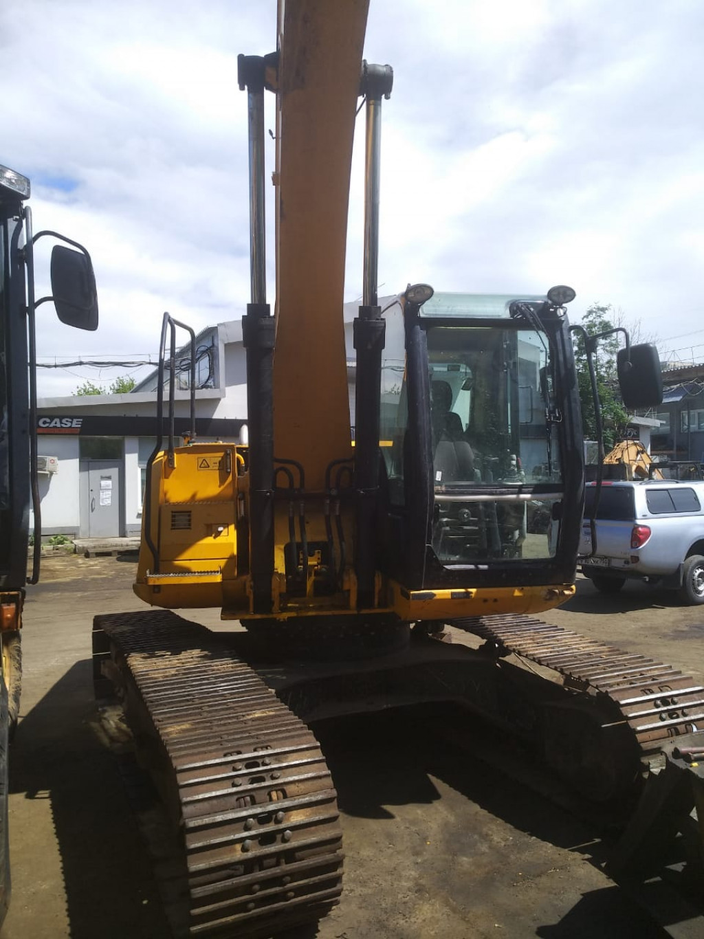 Гусеничный экскаватор аренда, услуги.