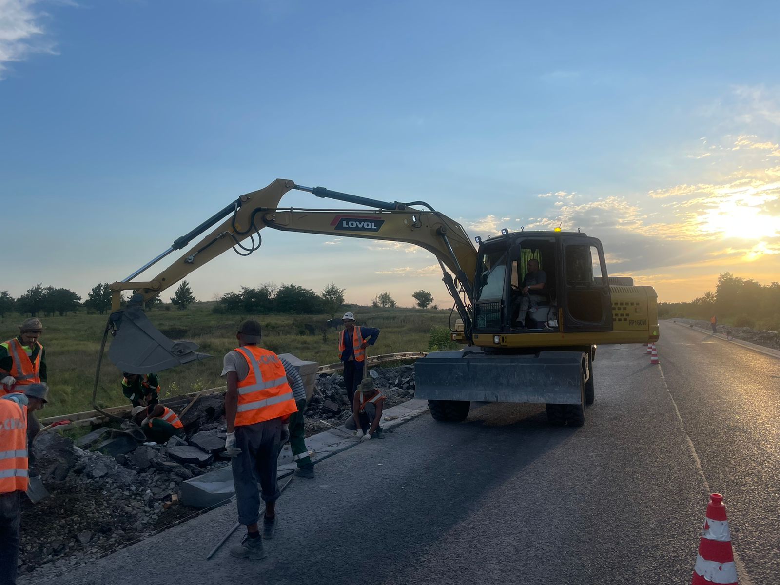 Аренда экскаватора колесного LOVOL FP160W