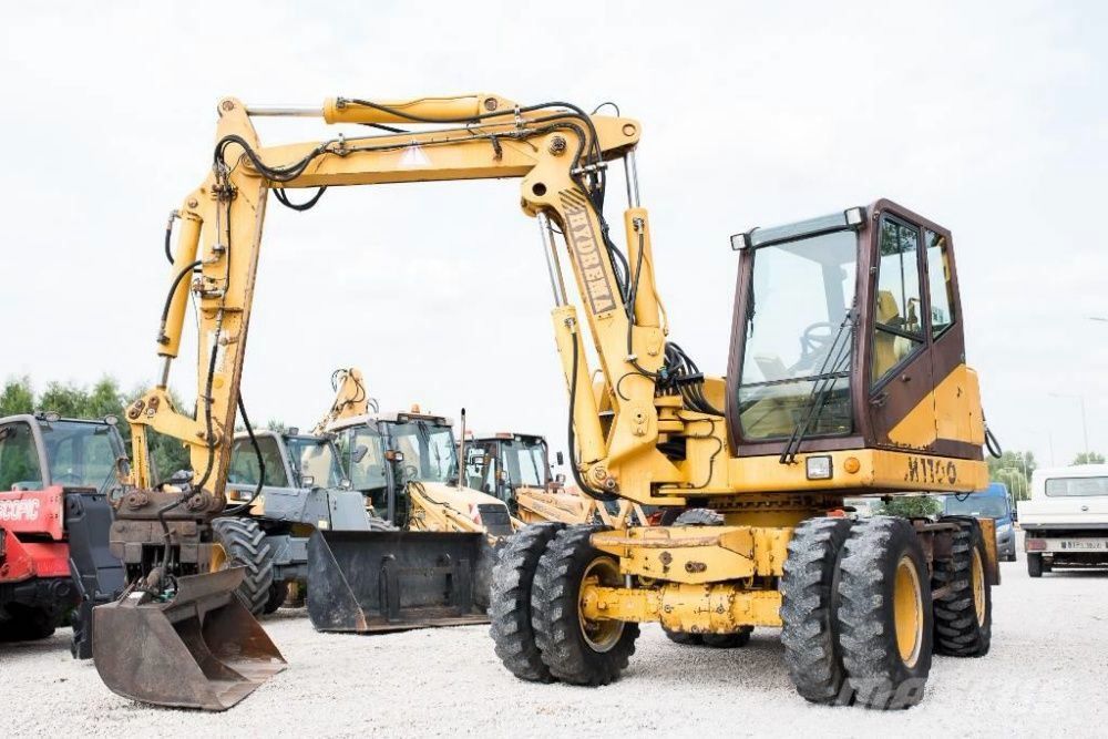 Аренда услуги полноповоротного  экскаватора.