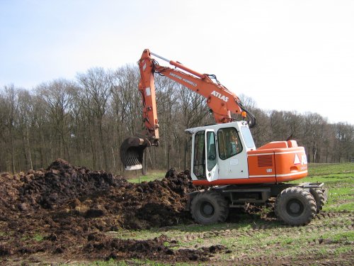 Услуги полноповоротного экскаватора