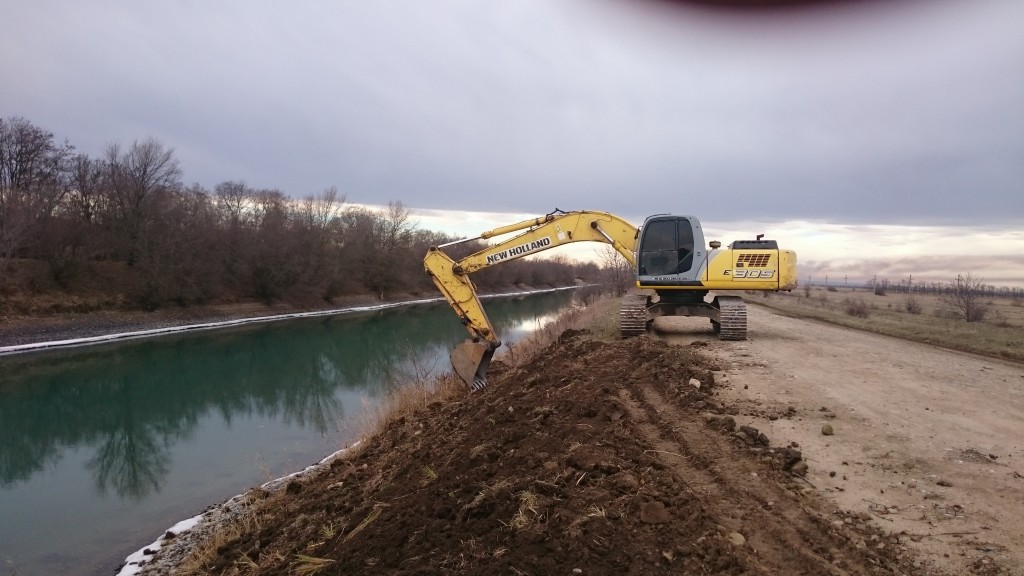 Услуги гусеничного экскаватора