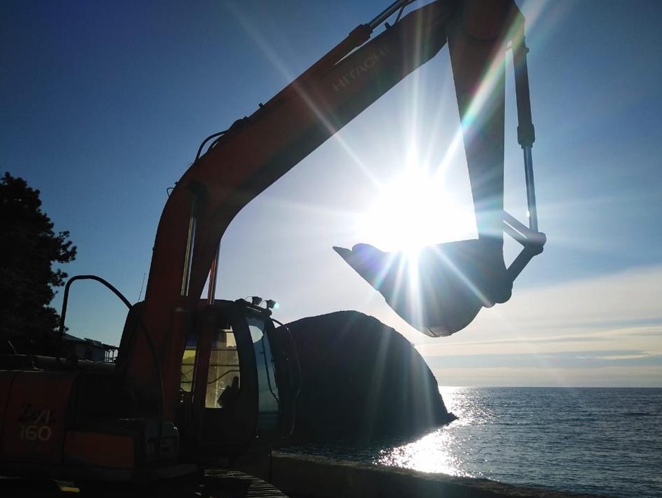 Услуги, Гусеничного экскаватора