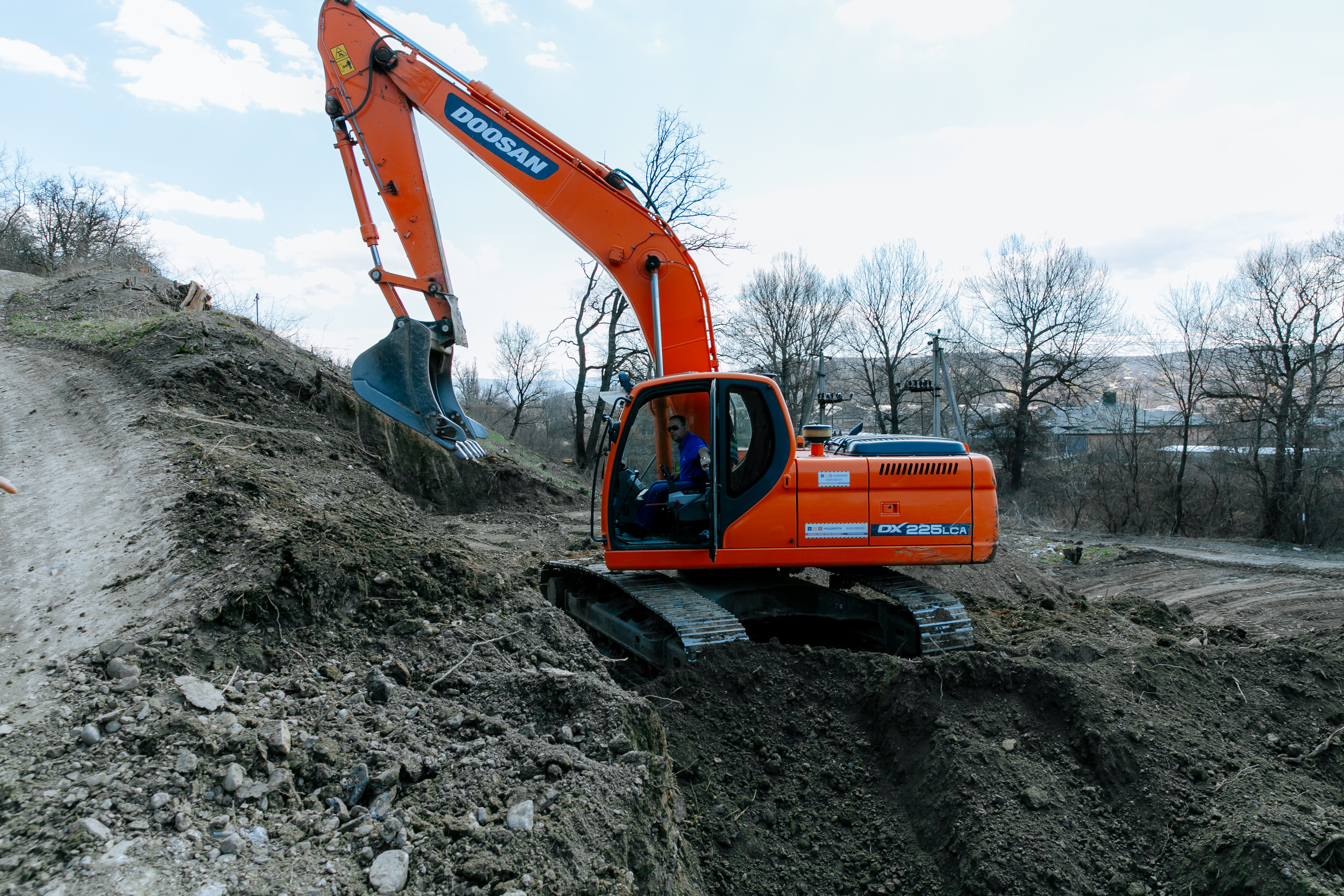 Экскаватор гусеничный арендав