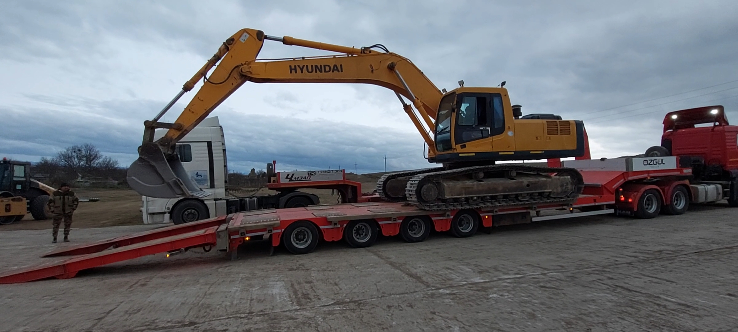 Аренда экскаватора гусеничный 29 тонн.