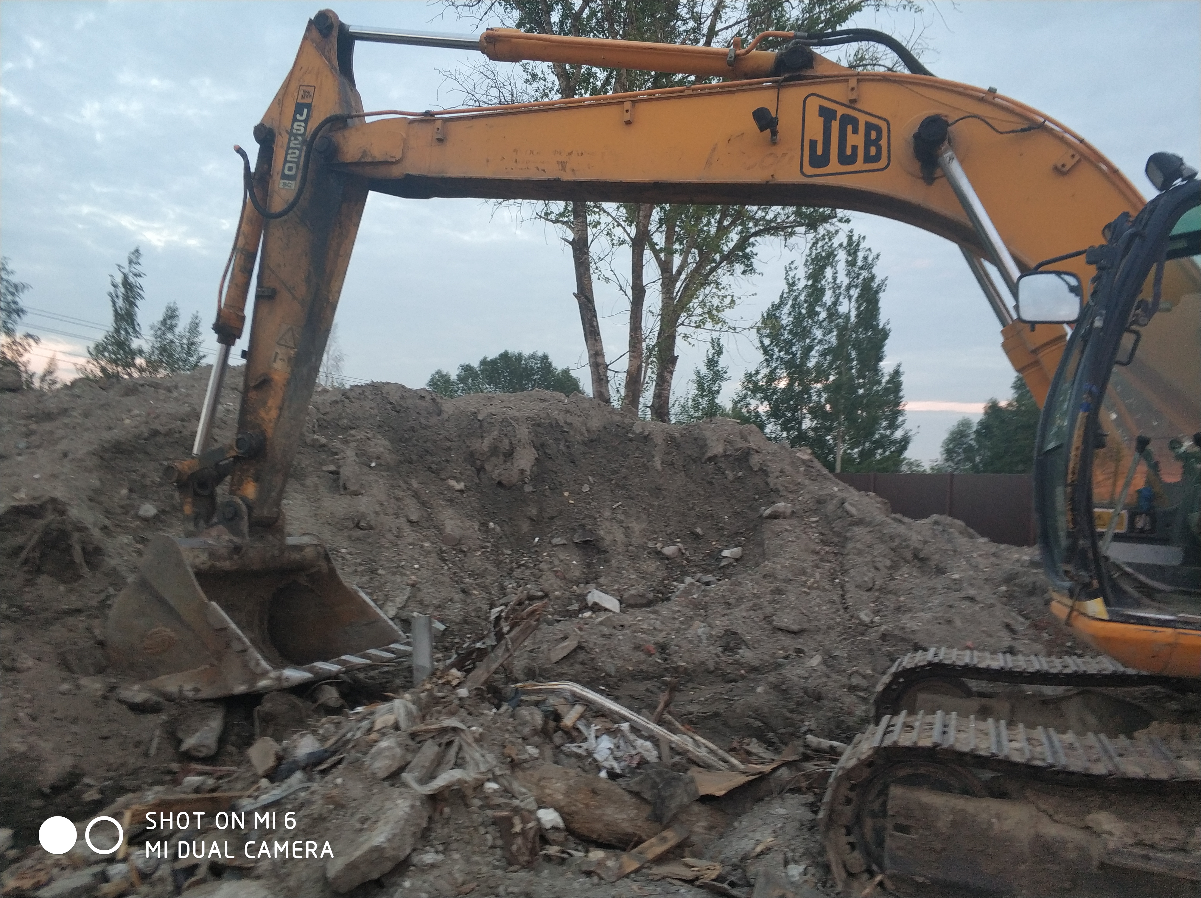 Сдам в аренду экскаватор