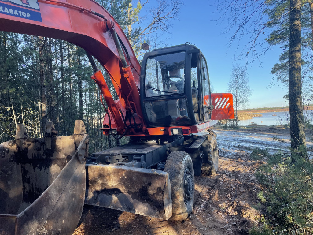 Работы экскаватора