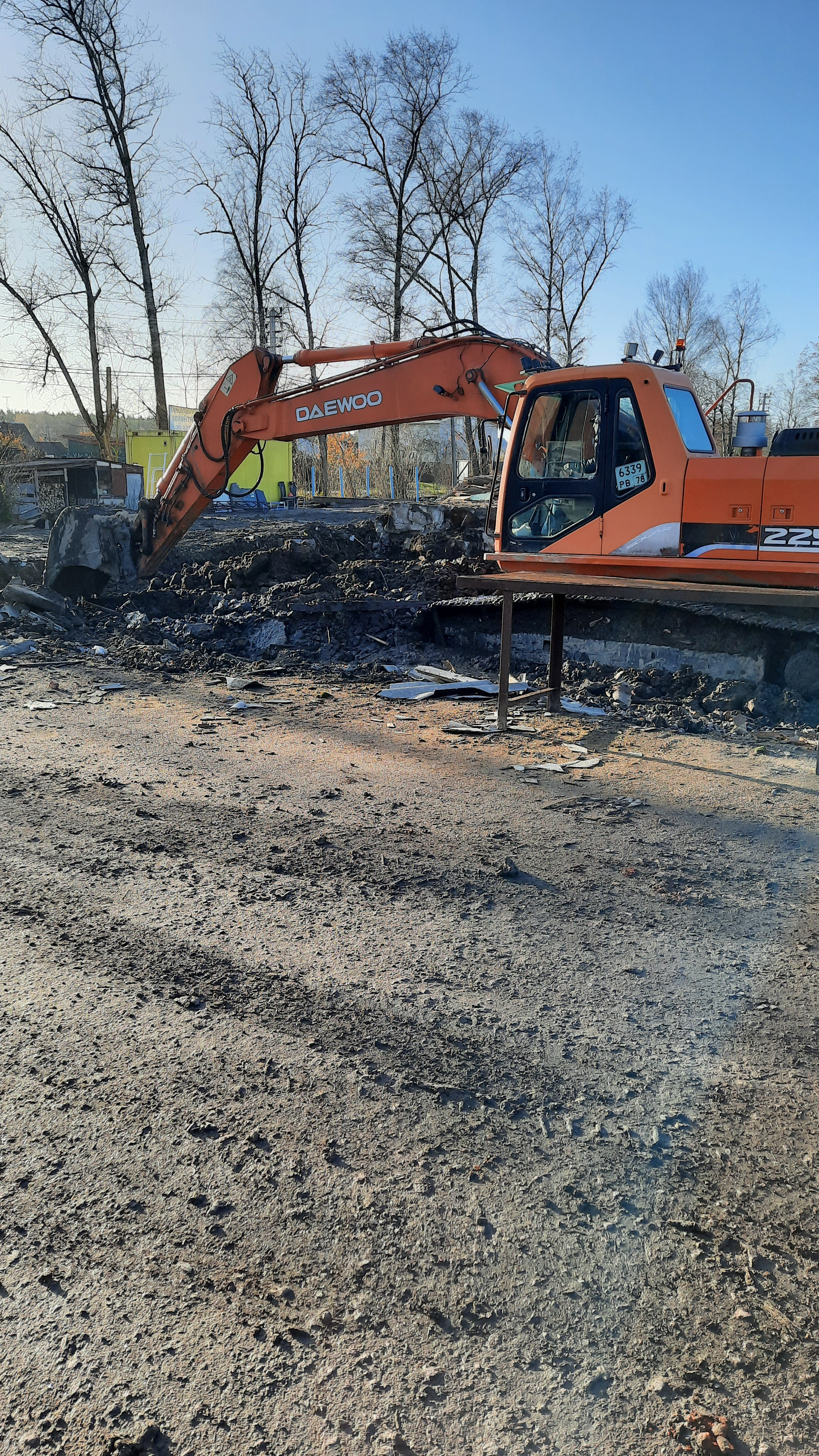 В аренду экскаватор-болотник. Копка, демонтаж.