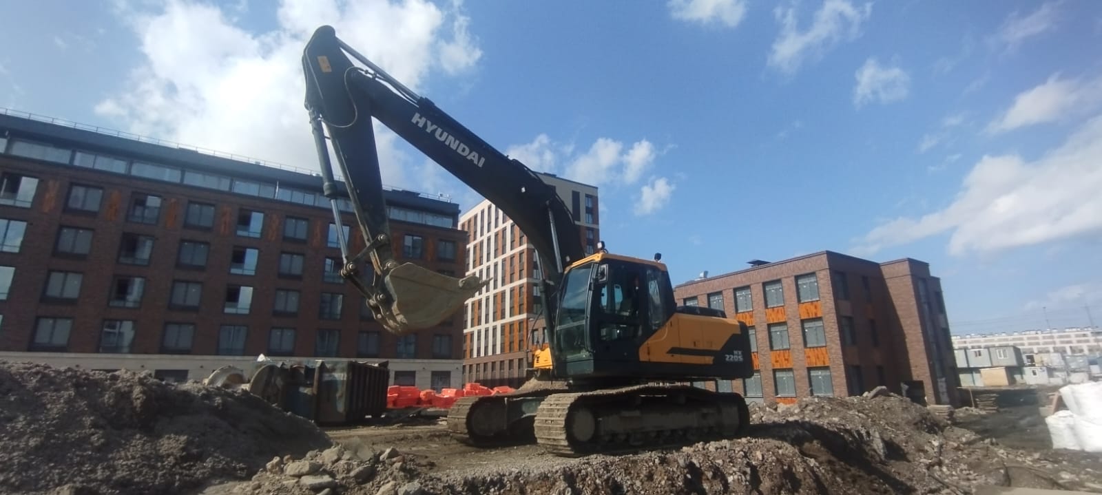 Экскаватор гусеничный с гидромолотом