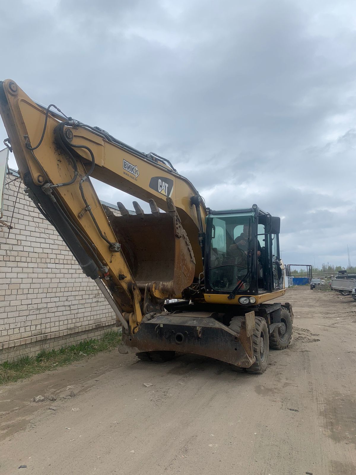 Эскаватор колесный полноповоротный аренда/услуги.