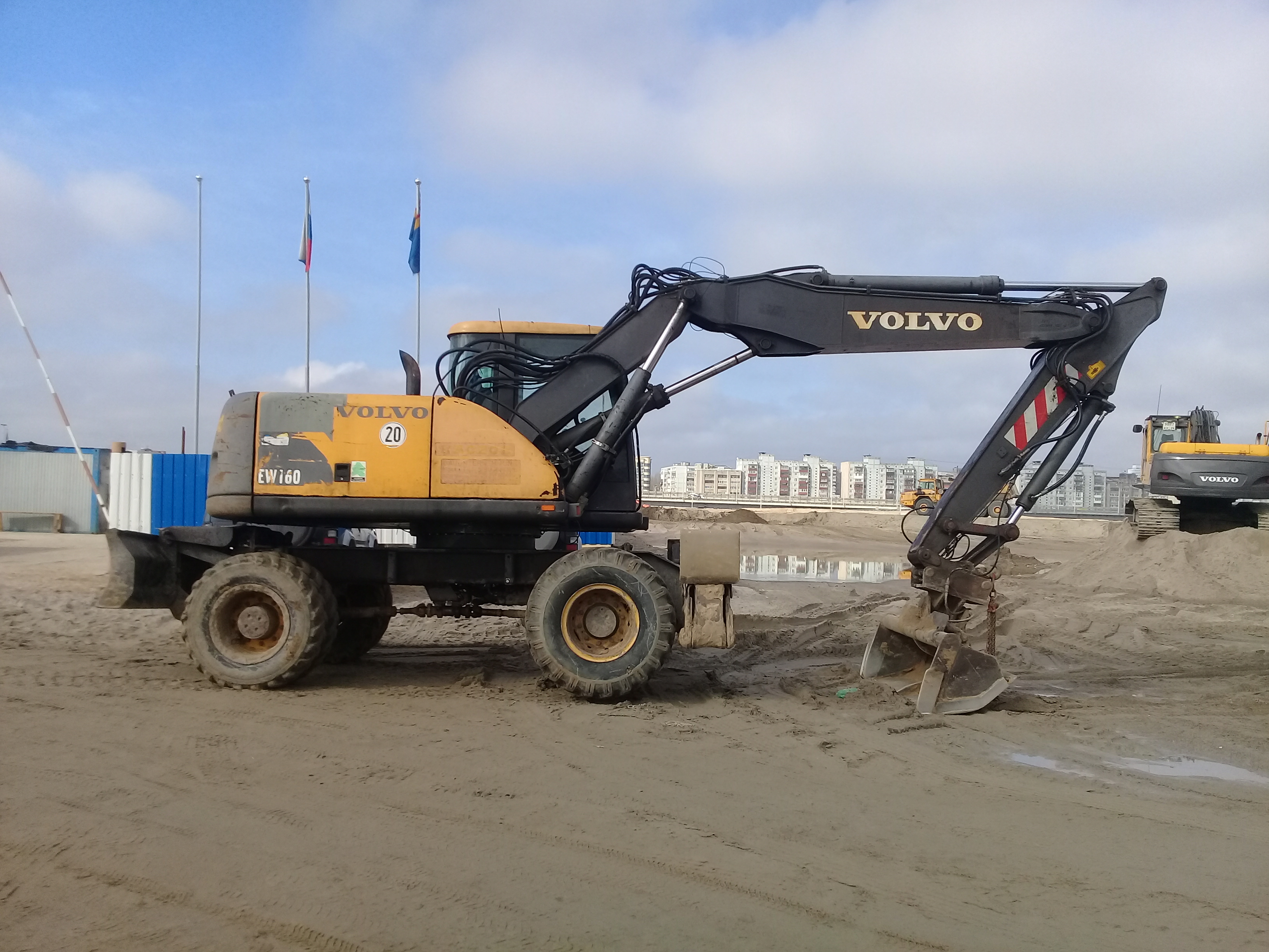 Аренда экскаватора volvo ew160