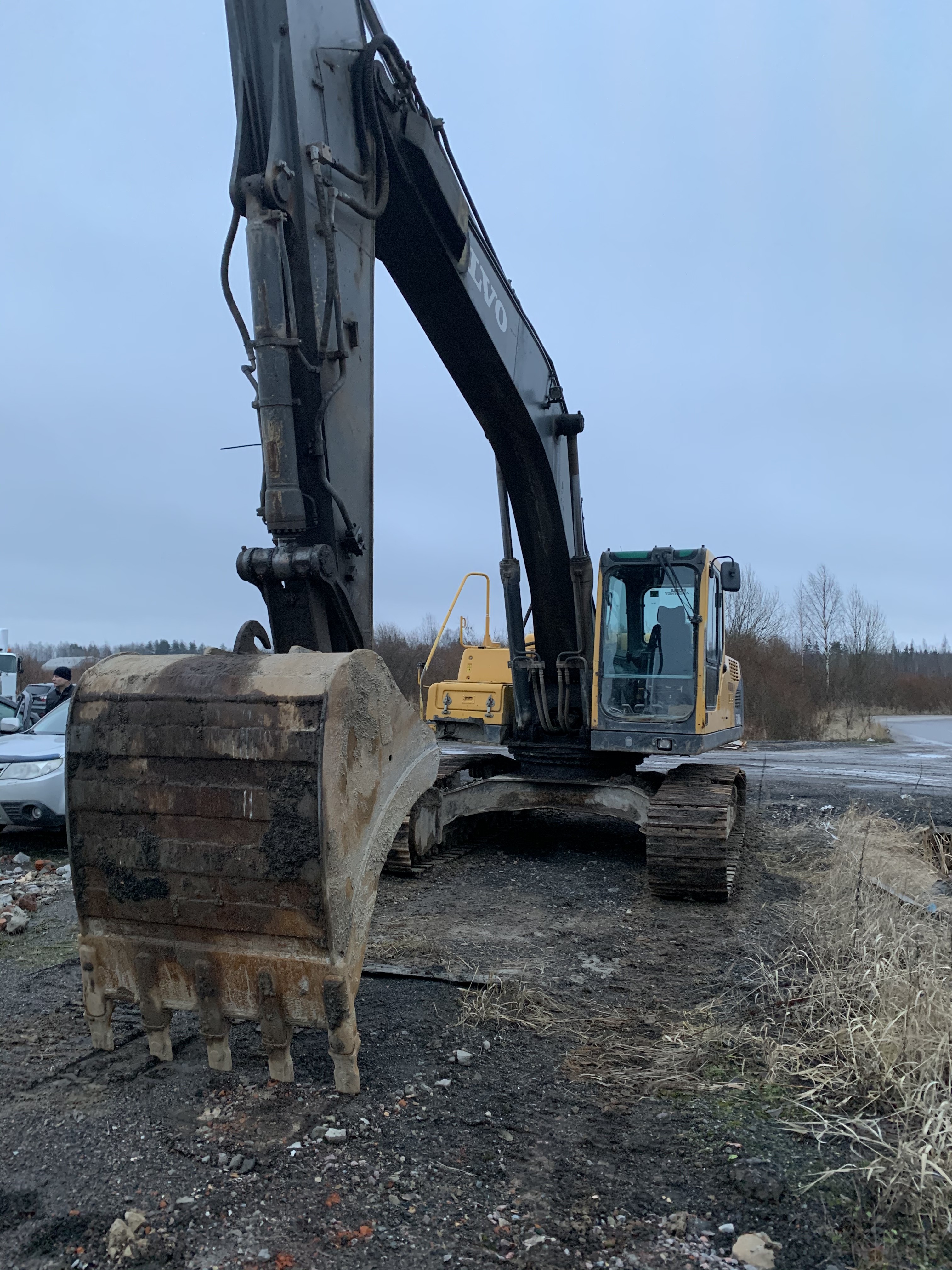 Сдам в аренду гусеничный экскаватор Вольво 240
