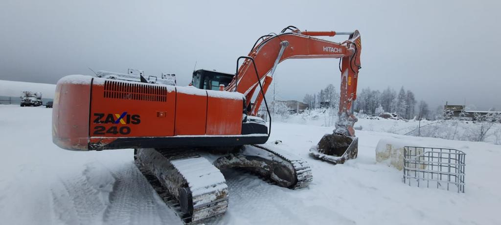 В аренду Экскаватор HITACHI ZX240-5G с машинистом