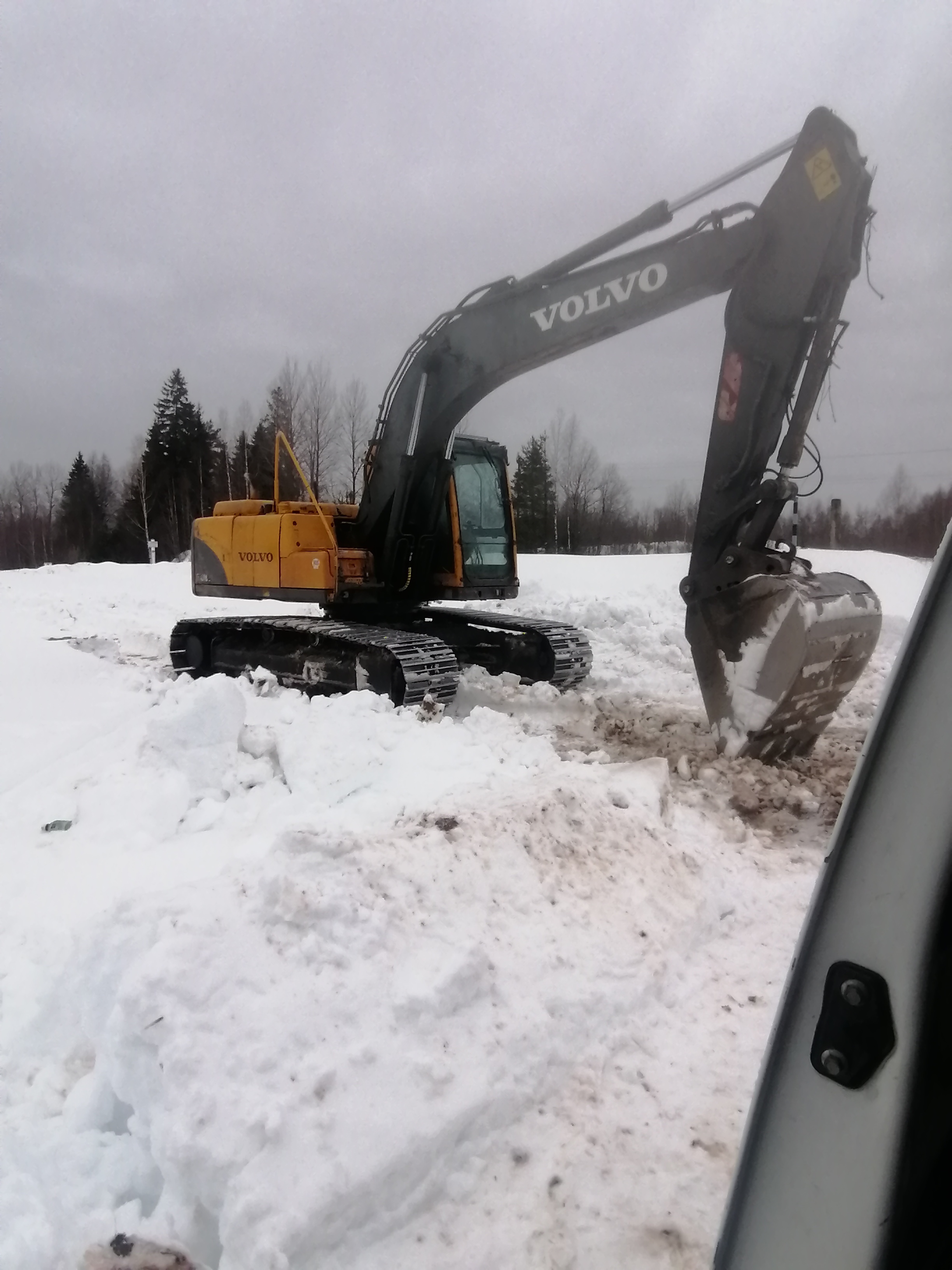 Аренда экскаватора с оператором.