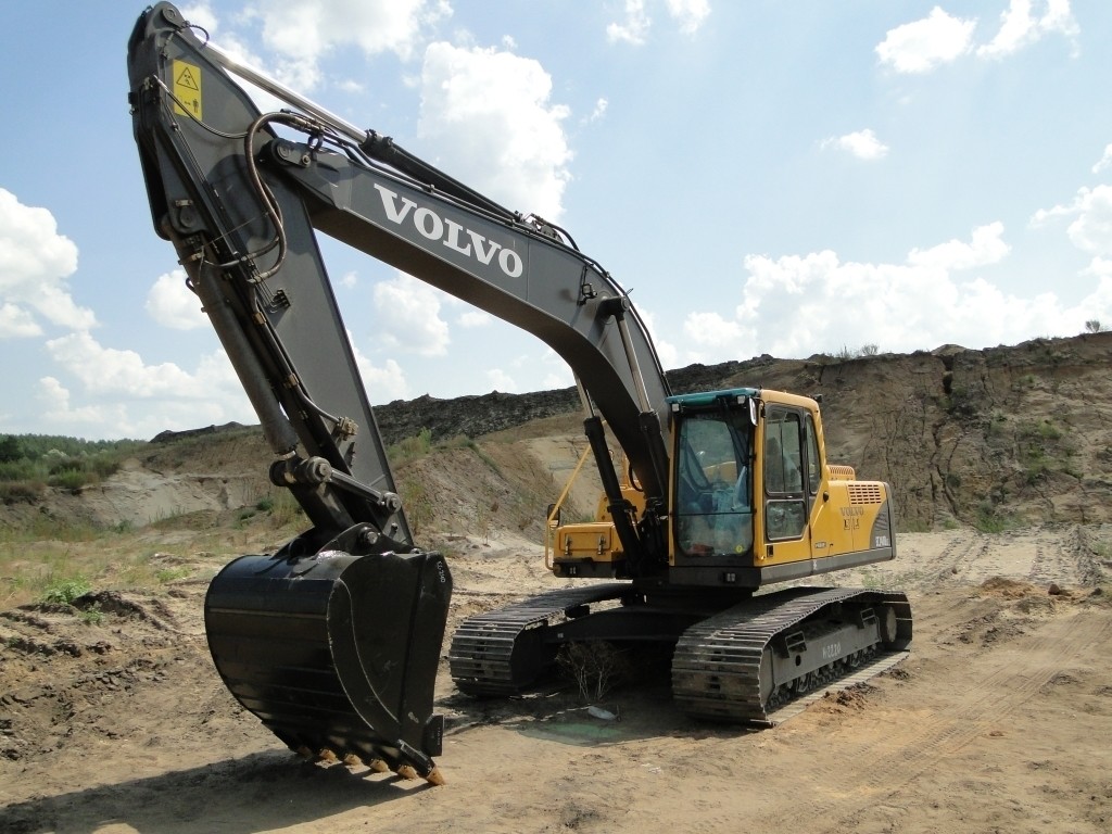 Аренда экскаватора от собственника Арам