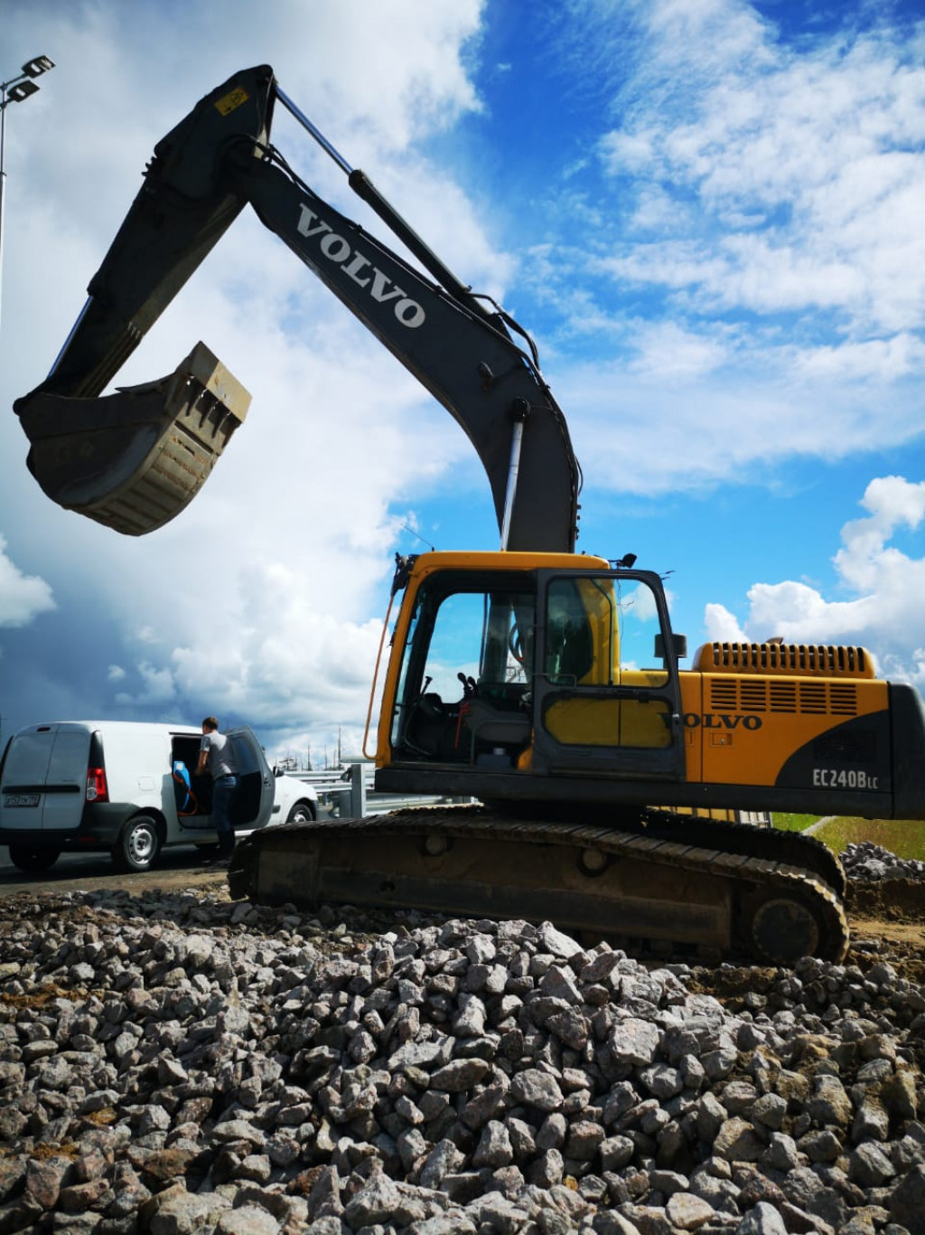 АРЕНДА ГУСЕНИЧНОГО ЭКСКАВАТОРА VOLVO 240