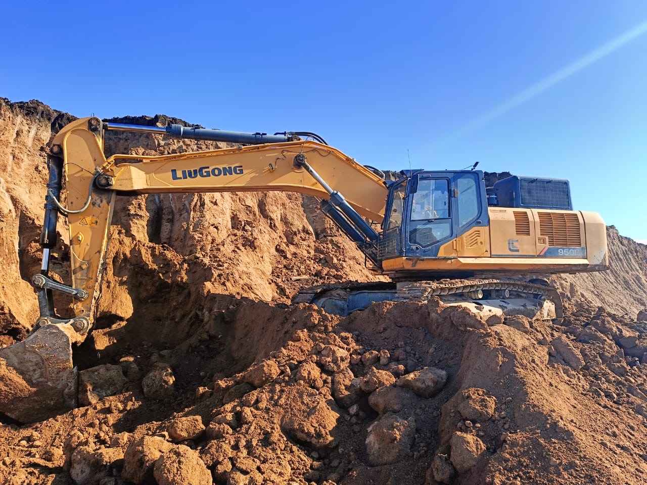 Услуги гусеничного экскаватора, ковш 3,2 м3.