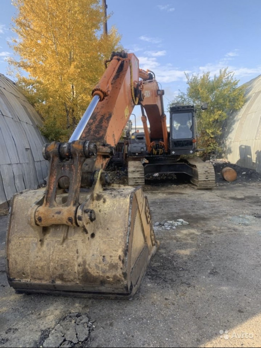 Hitachi 400 экскаватор аренда. Землеройные работы.