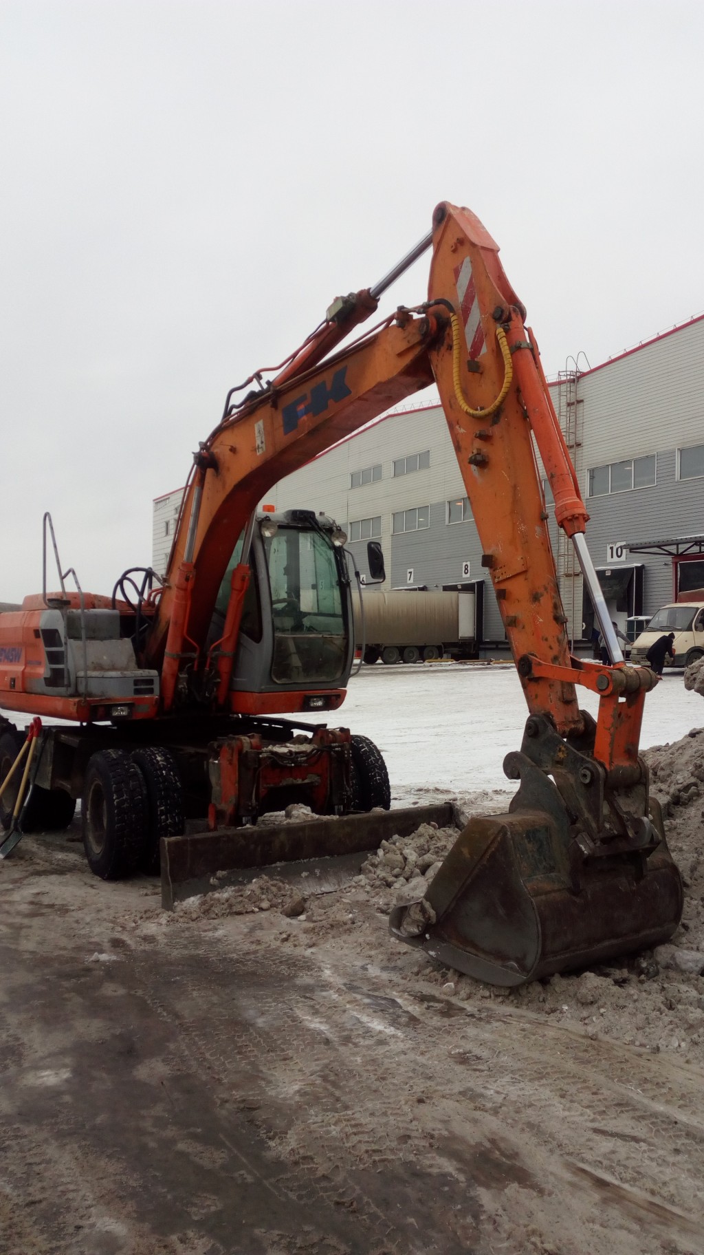 Услуги Экскаватора от собственника Михаил