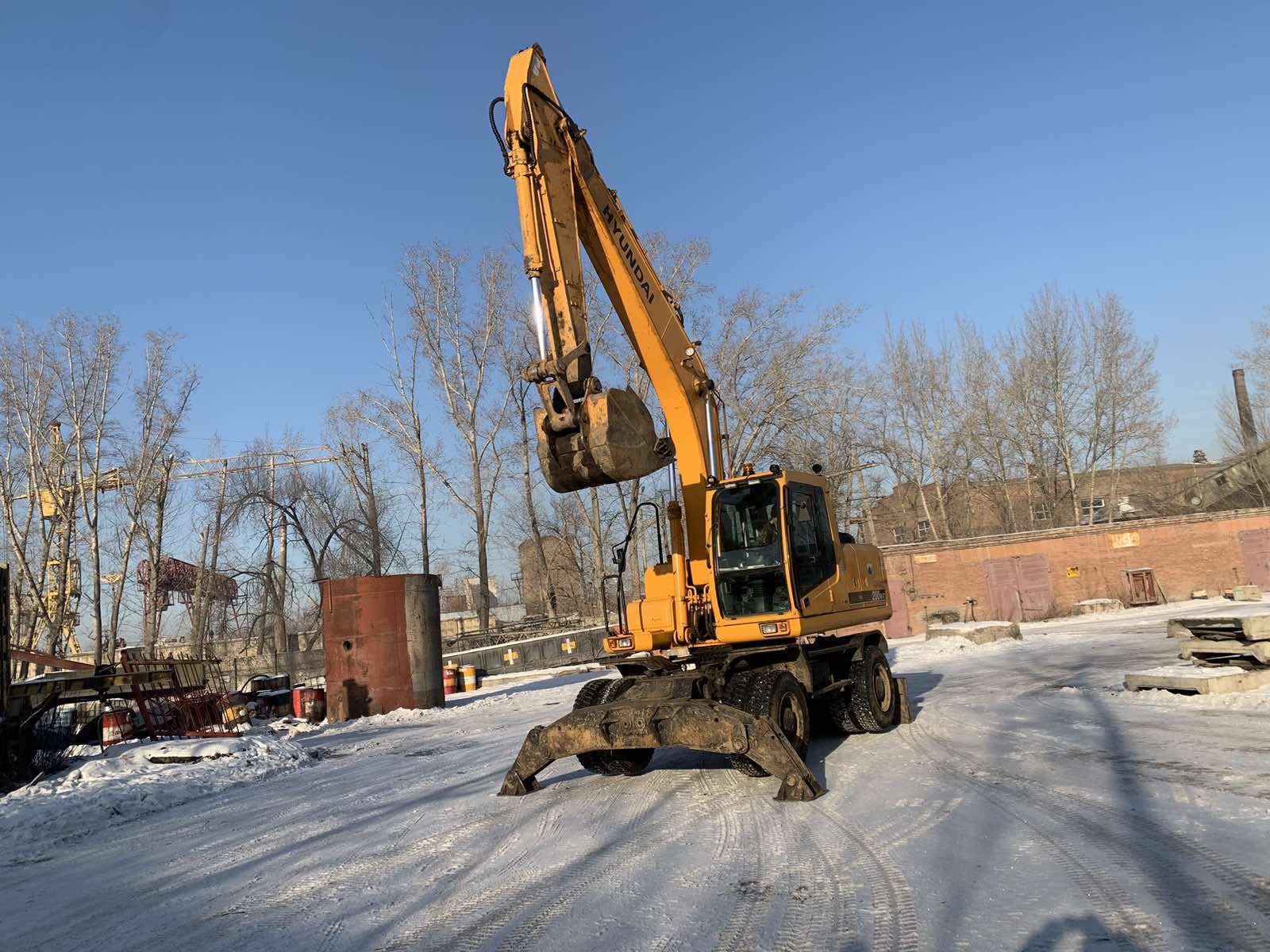 Аренда Колесный экскаватор Hyundai 200